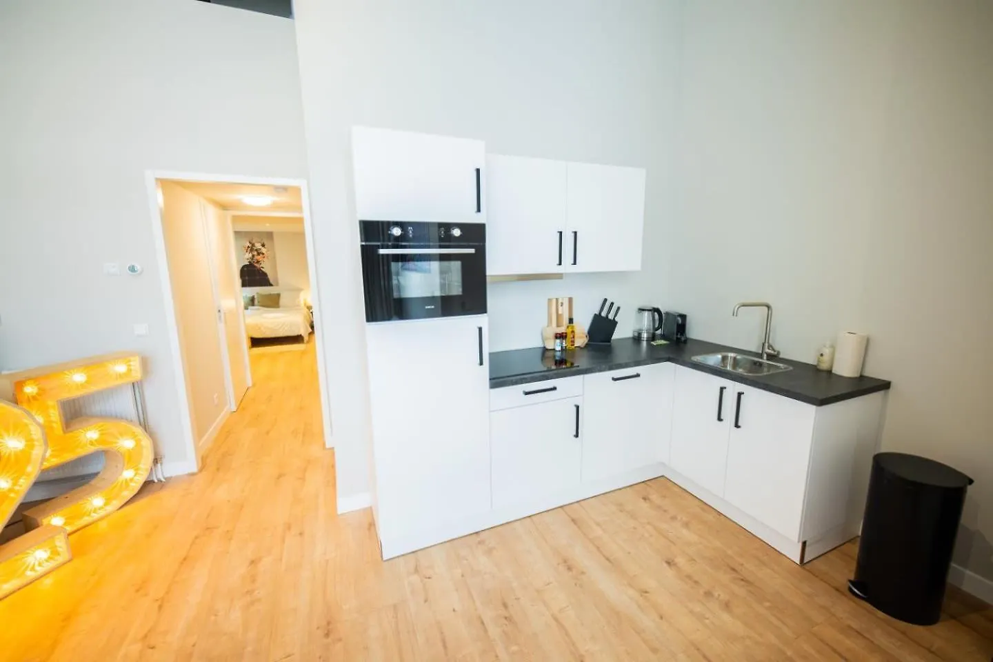 Creative 3 Bedroom Apartment 79M2 -Bsh25- Rotterdam Netherlands